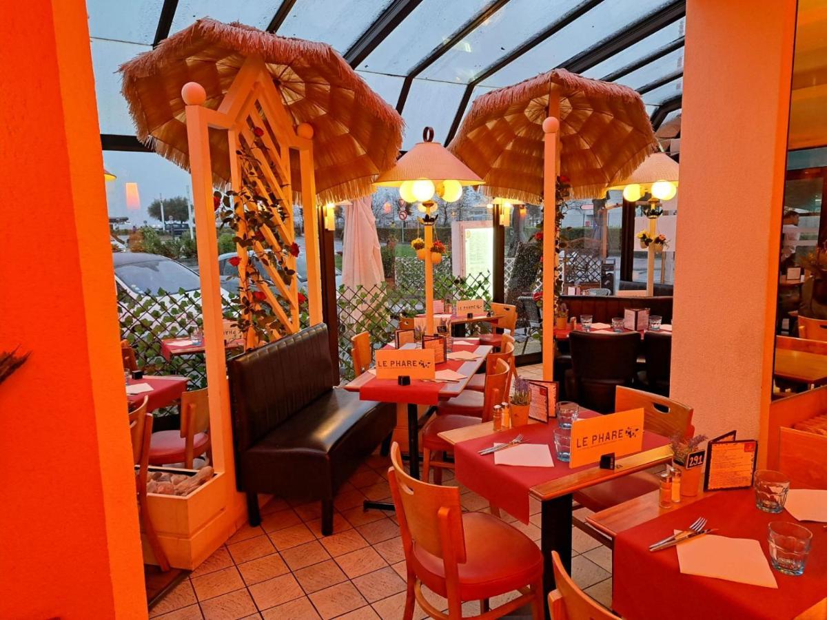 Hotel Le Phare Ouistreham Zewnętrze zdjęcie