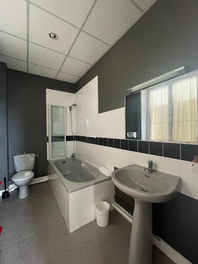 Hotel Le Phare Ouistreham Zewnętrze zdjęcie