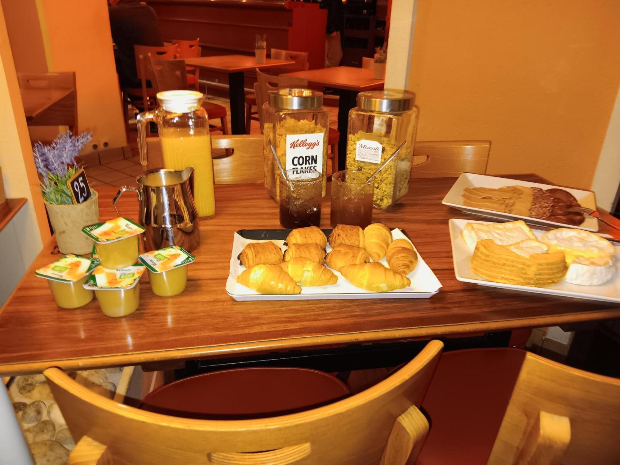 Hotel Le Phare Ouistreham Zewnętrze zdjęcie