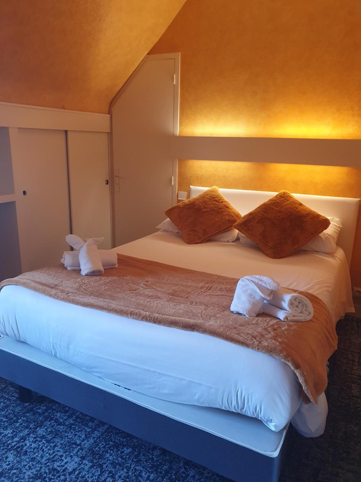 Hotel Le Phare Ouistreham Zewnętrze zdjęcie