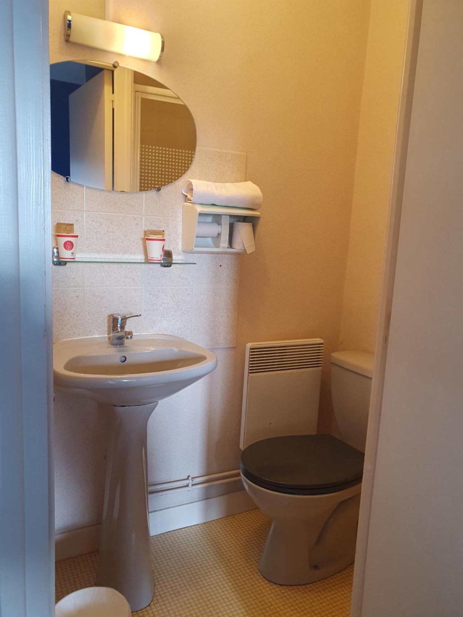 Hotel Le Phare Ouistreham Zewnętrze zdjęcie