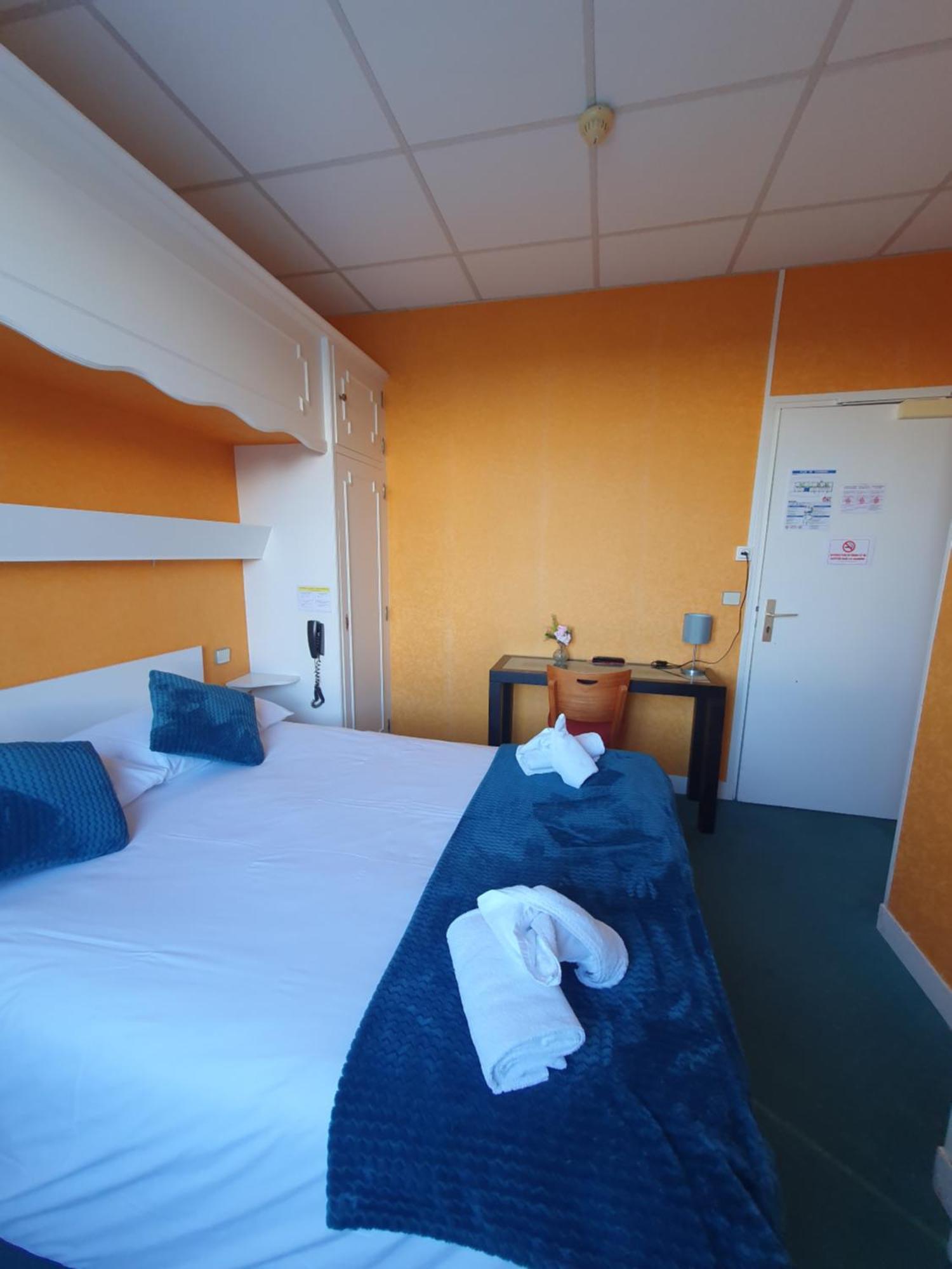 Hotel Le Phare Ouistreham Zewnętrze zdjęcie