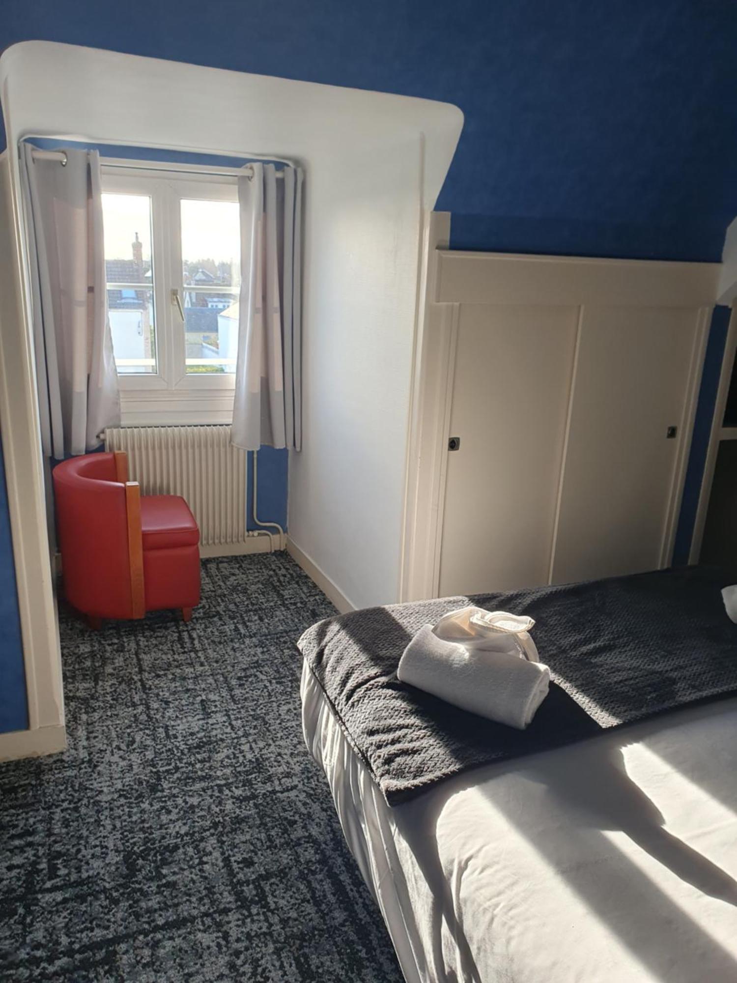 Hotel Le Phare Ouistreham Zewnętrze zdjęcie