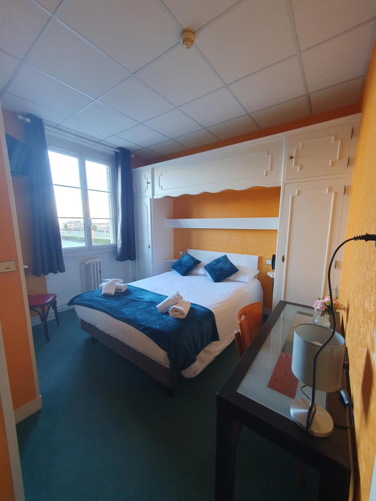 Hotel Le Phare Ouistreham Zewnętrze zdjęcie