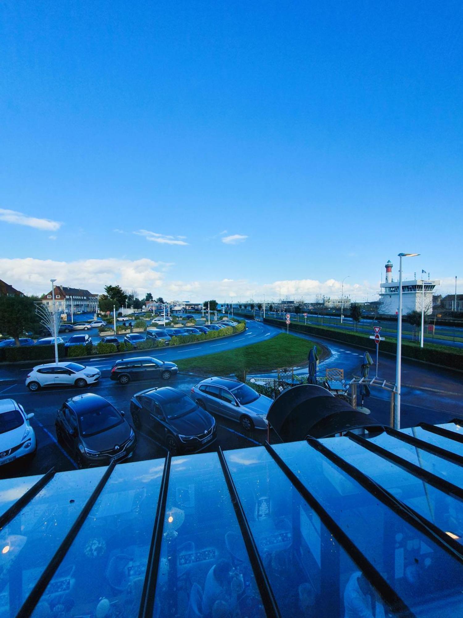 Hotel Le Phare Ouistreham Zewnętrze zdjęcie