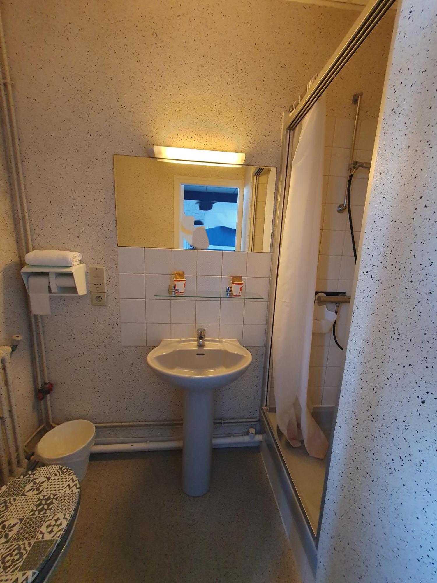 Hotel Le Phare Ouistreham Zewnętrze zdjęcie