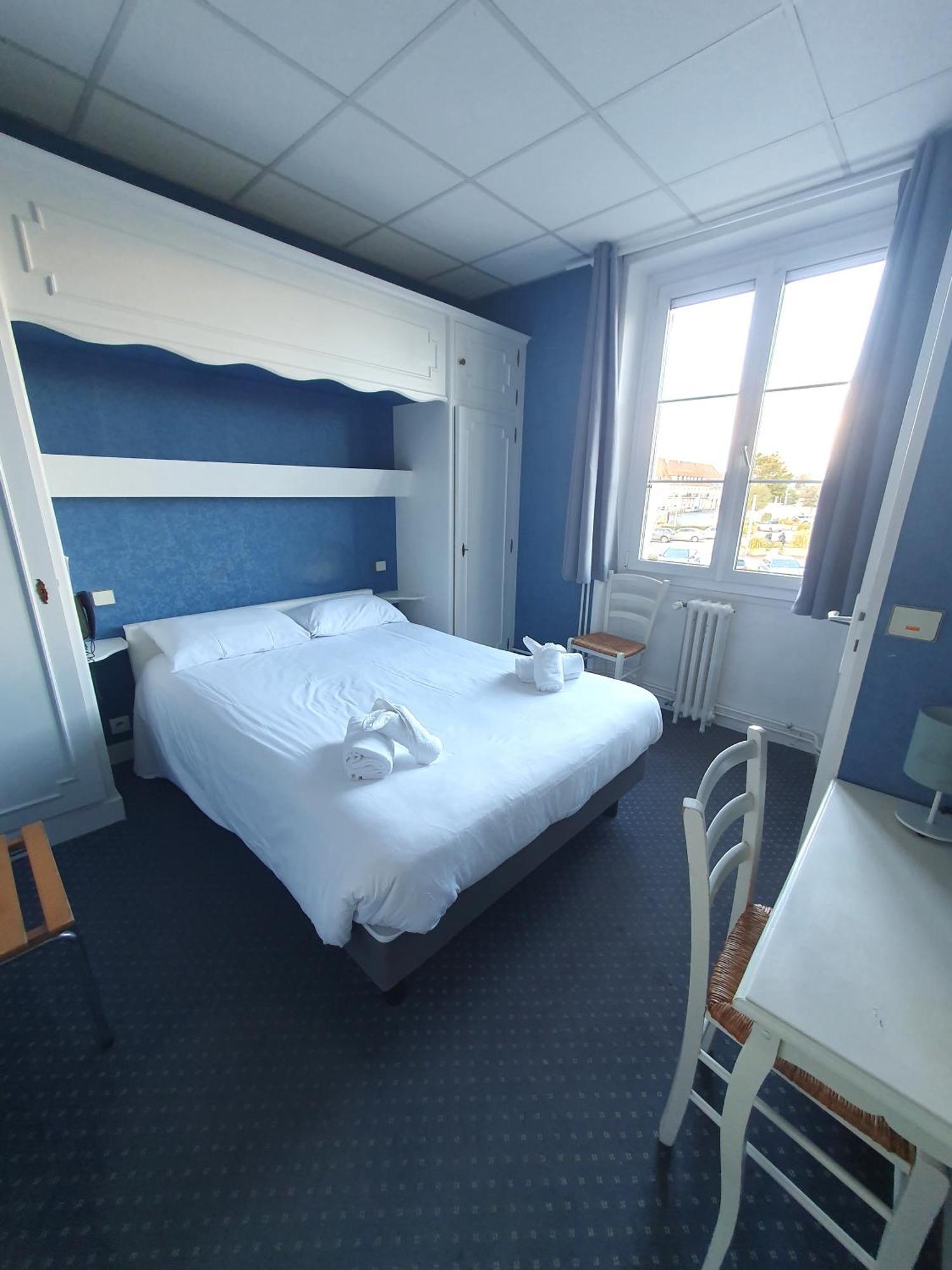 Hotel Le Phare Ouistreham Zewnętrze zdjęcie