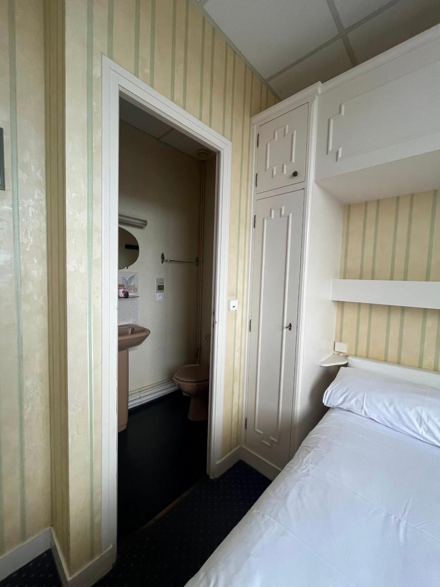 Hotel Le Phare Ouistreham Zewnętrze zdjęcie