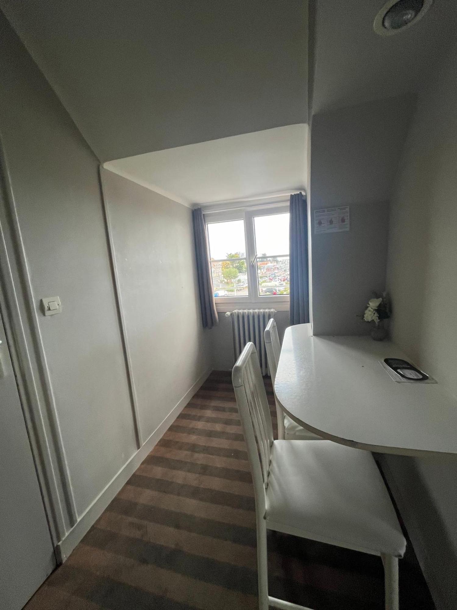 Hotel Le Phare Ouistreham Zewnętrze zdjęcie