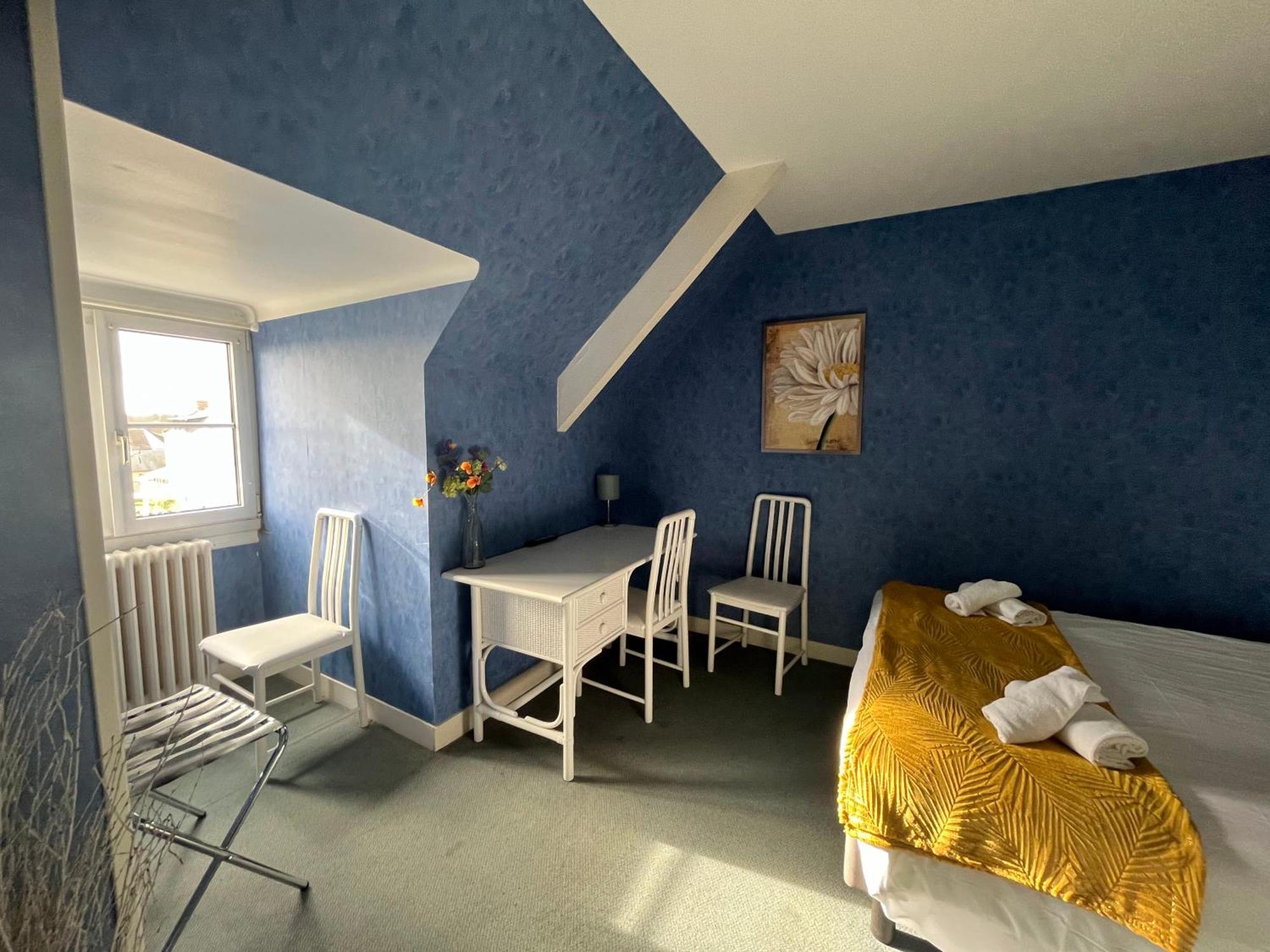 Hotel Le Phare Ouistreham Zewnętrze zdjęcie