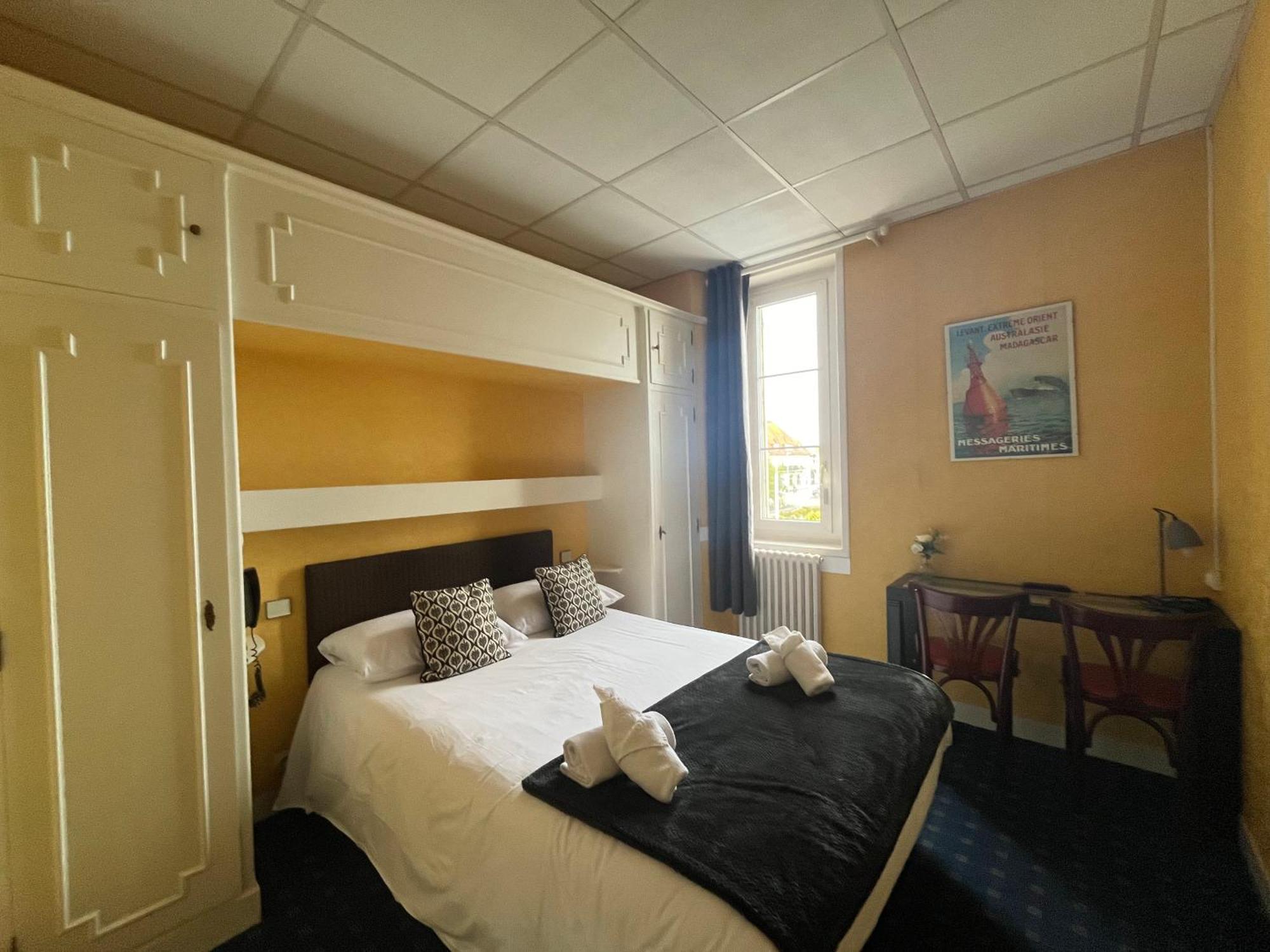 Hotel Le Phare Ouistreham Zewnętrze zdjęcie