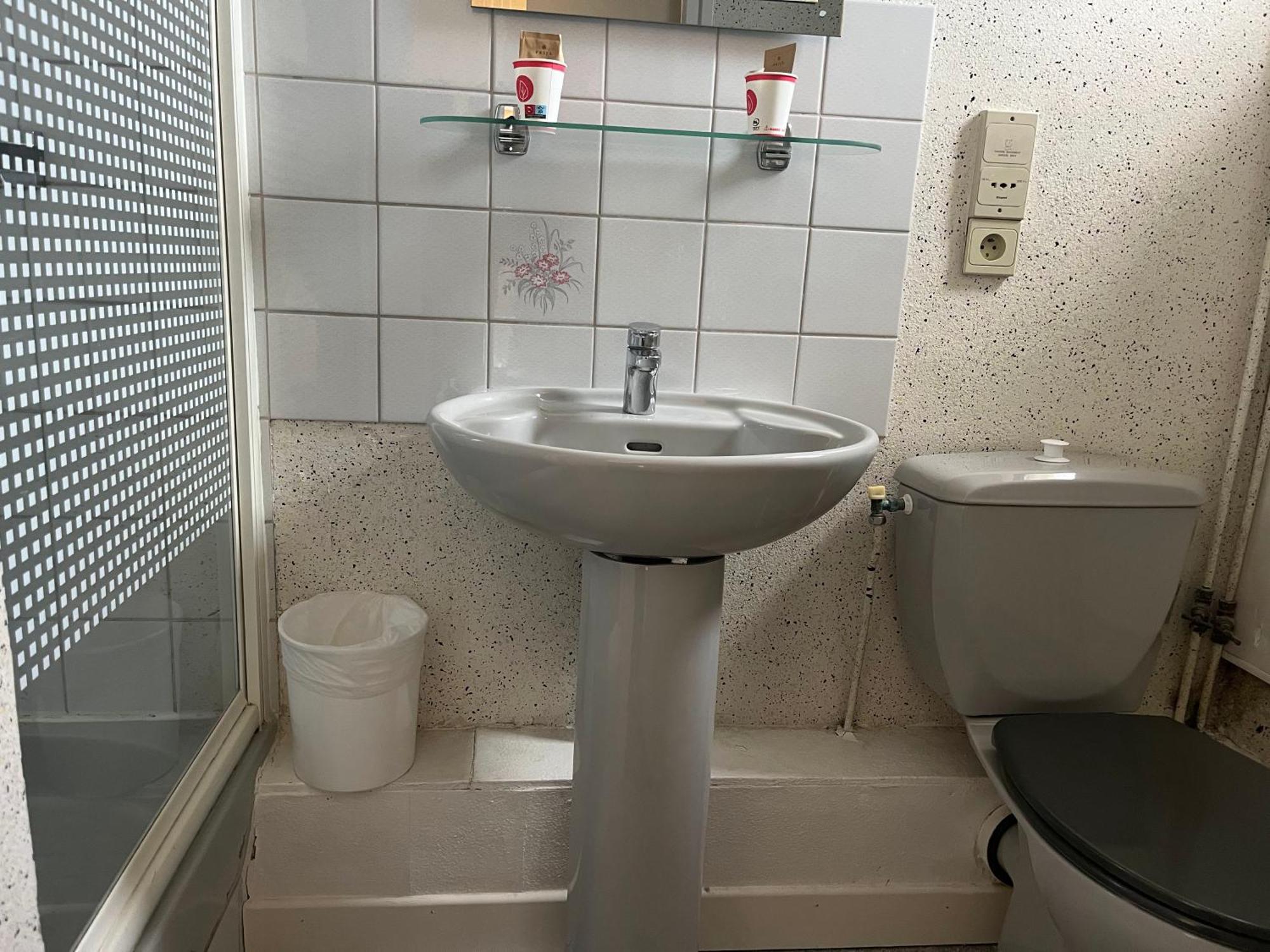 Hotel Le Phare Ouistreham Zewnętrze zdjęcie