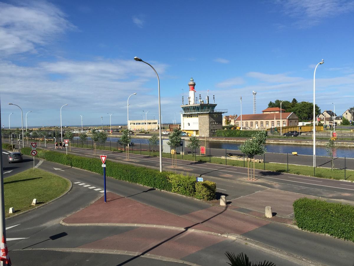 Hotel Le Phare Ouistreham Zewnętrze zdjęcie