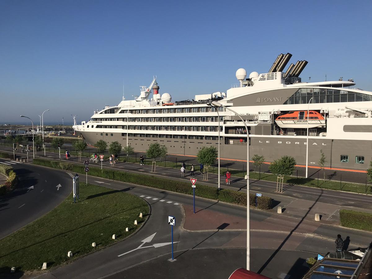 Hotel Le Phare Ouistreham Zewnętrze zdjęcie